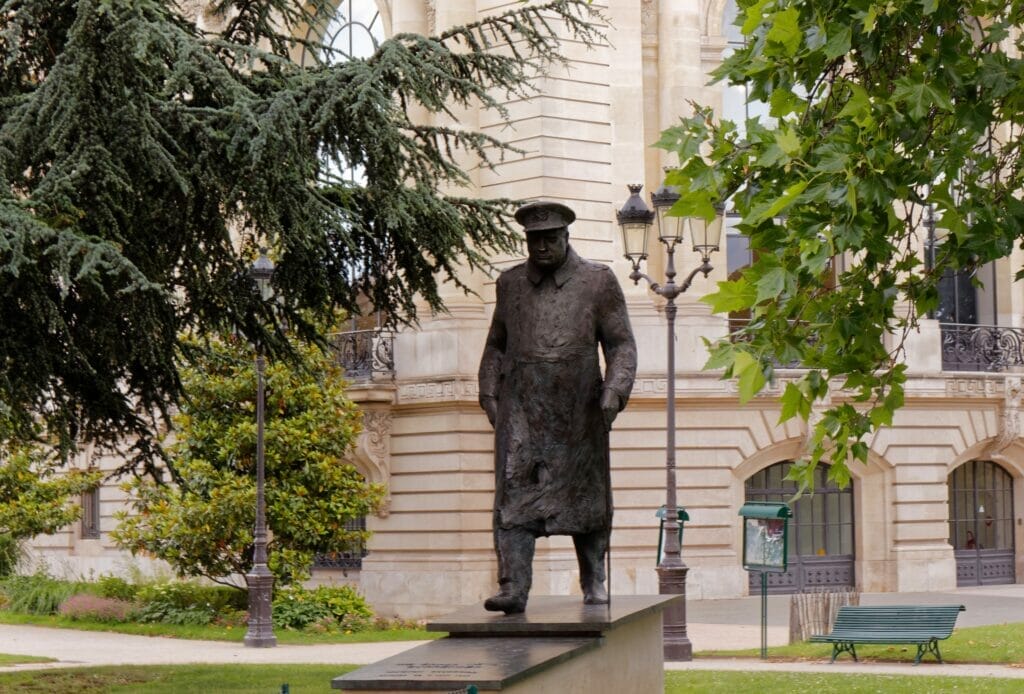 4 boulevard winston churchill tours