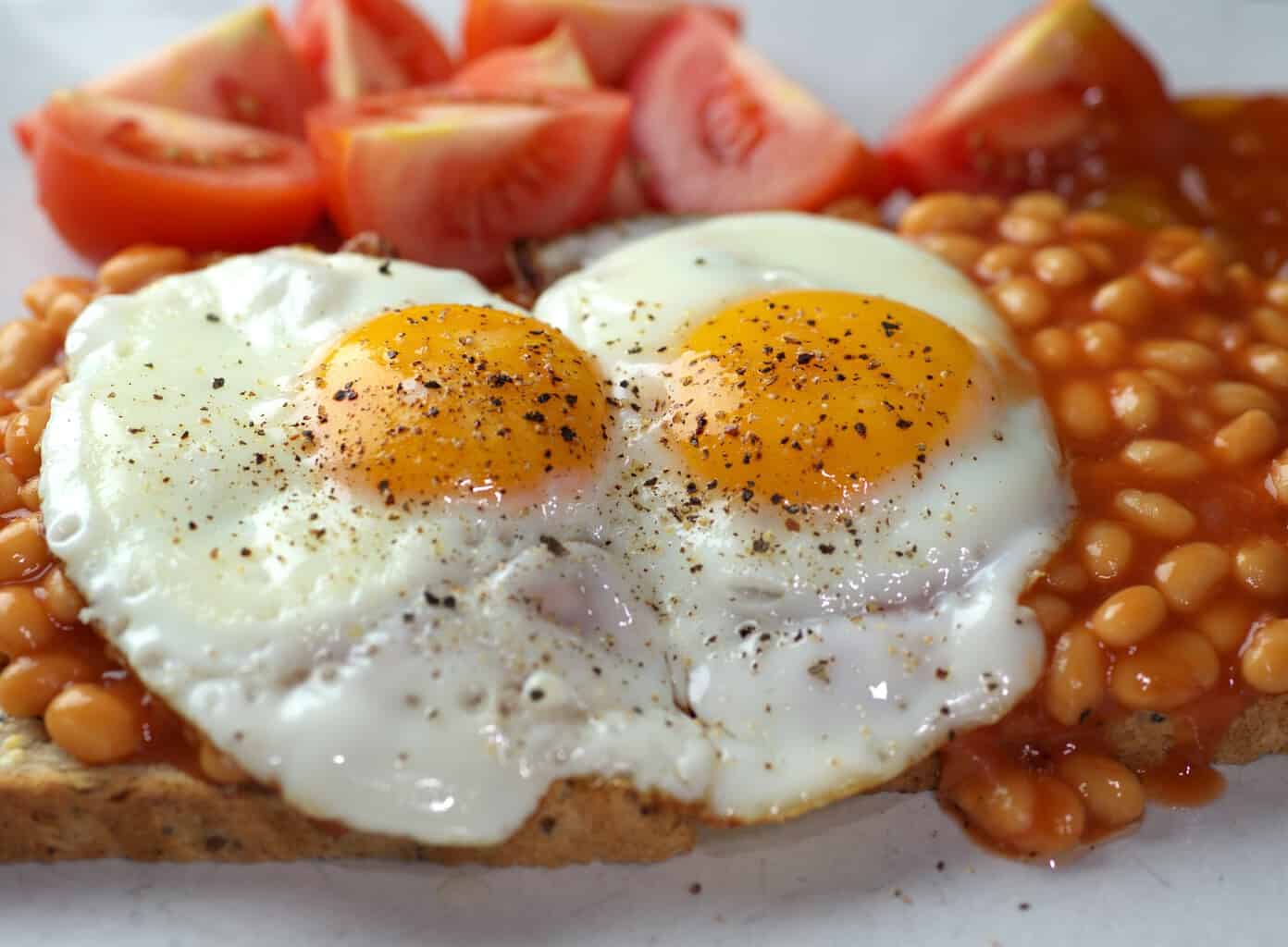 Beans and fried eggs on toast