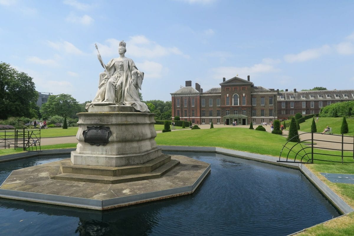 Fountain in front of Kensington Palace in Hyde Park London
