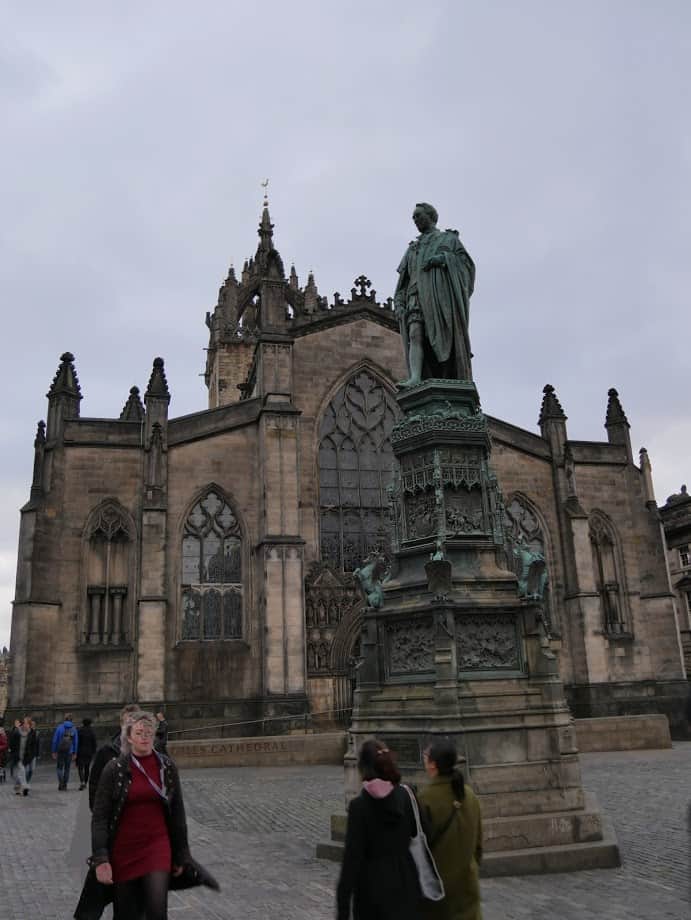 Statue in front of Edinburgh cathedral