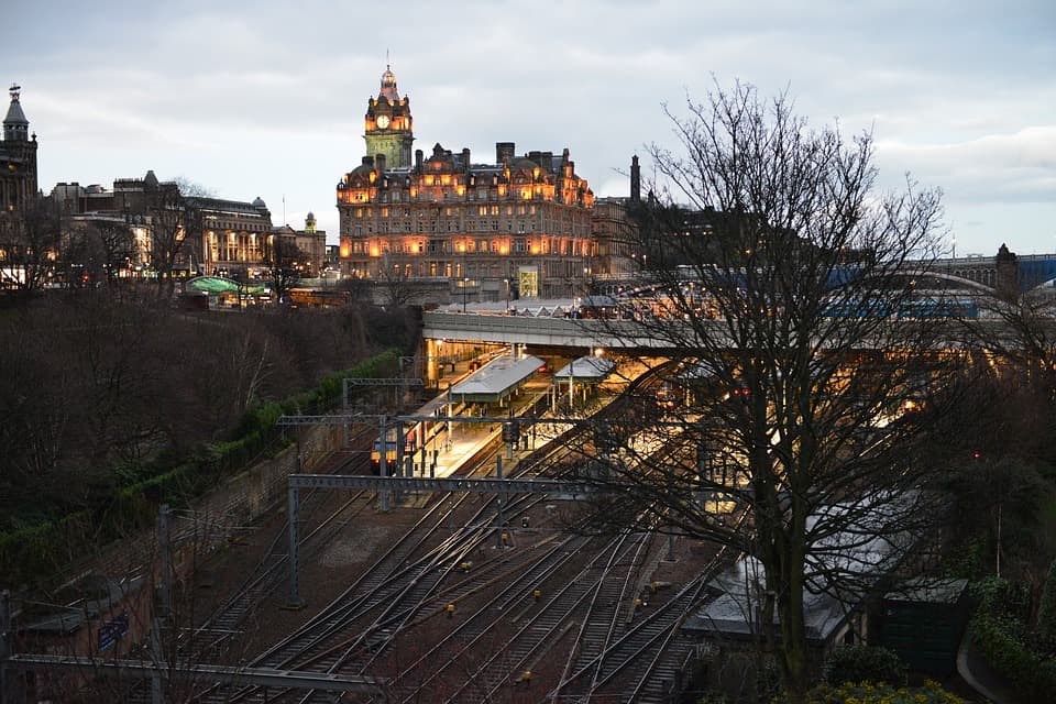 what's the best way to travel from london to edinburgh