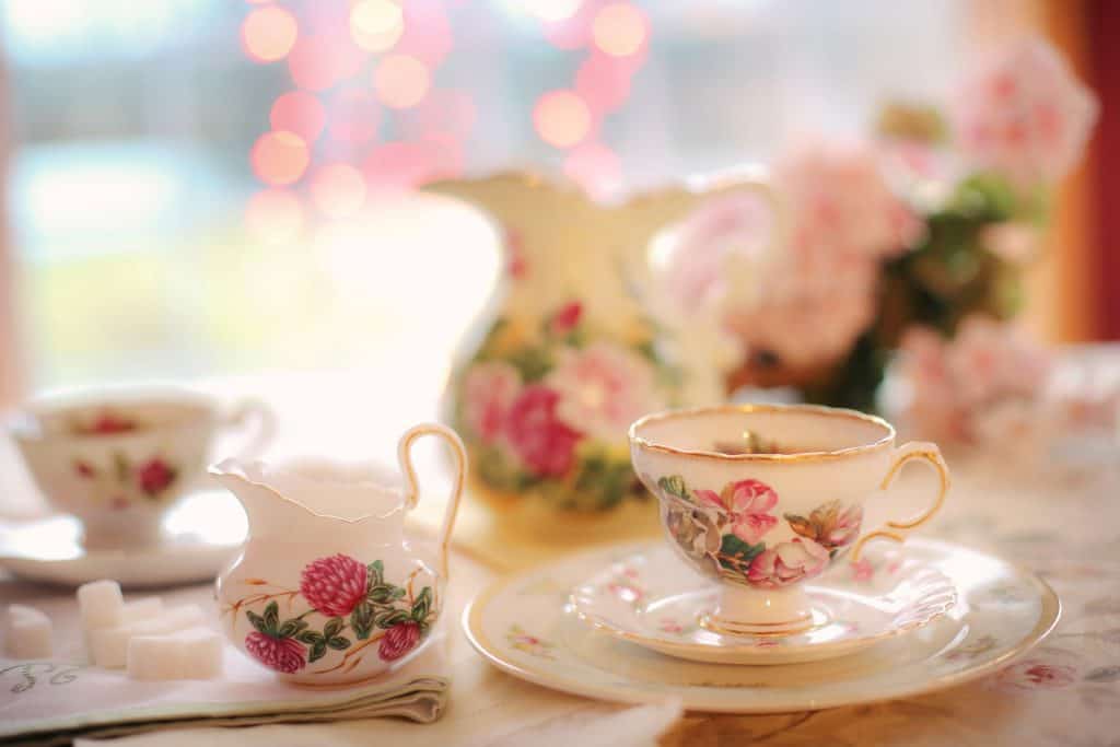 Flowery tea pot and tea cups