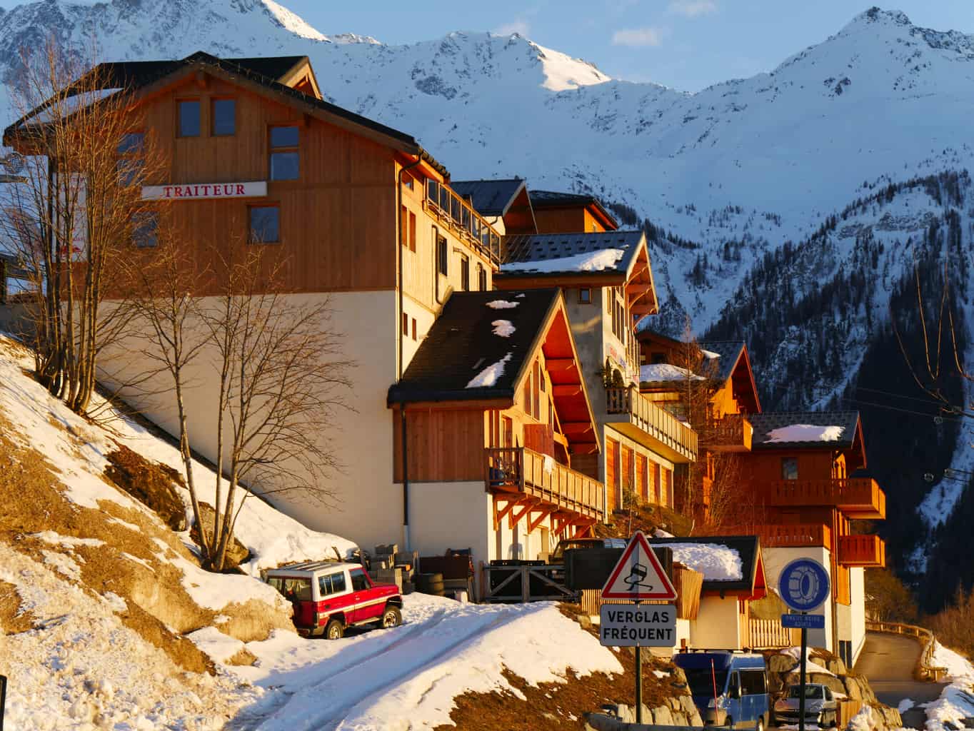 Chalets in Peisey Vallandry with snowy mountains behind