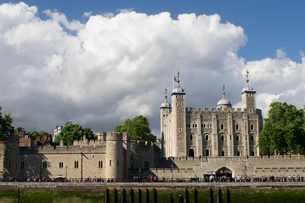 backpack travel in london