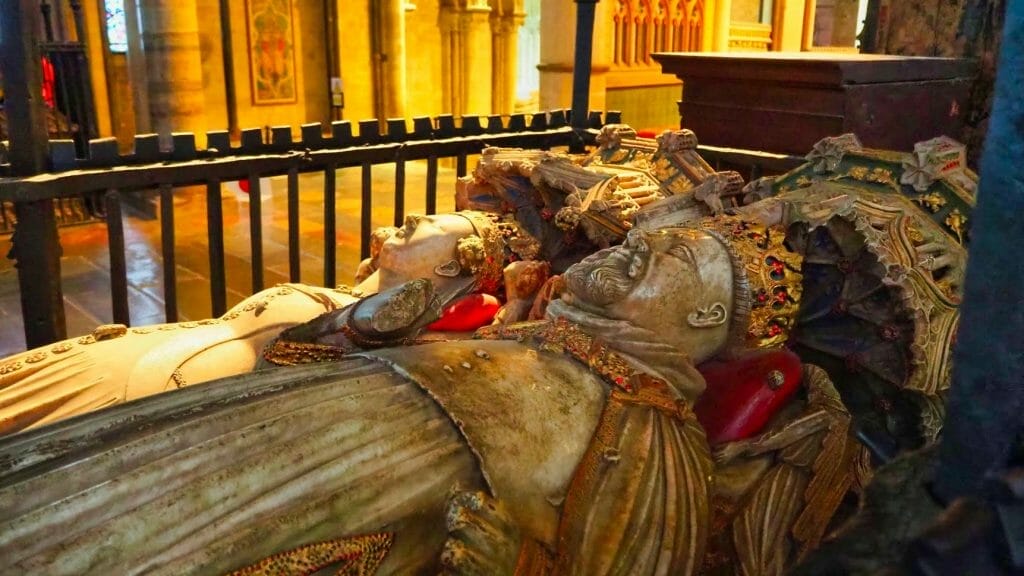 King and queen statues at a tomb in Canterbury Cathedral