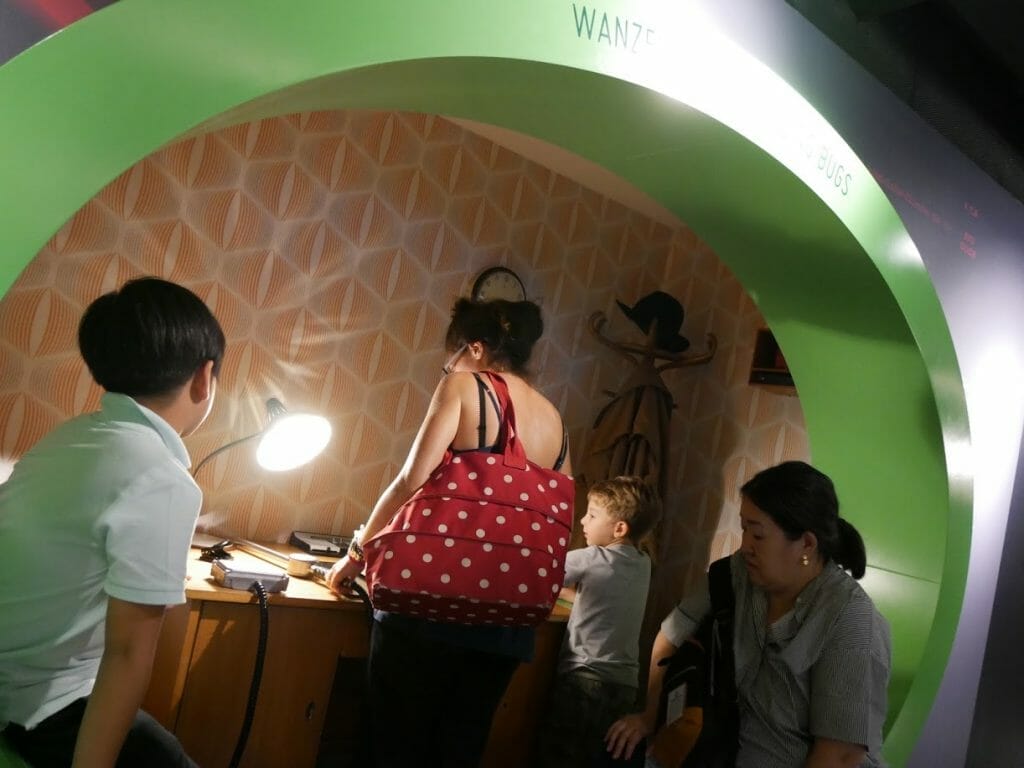 Kids looking for bugs in the German Spy Museum, Berlin