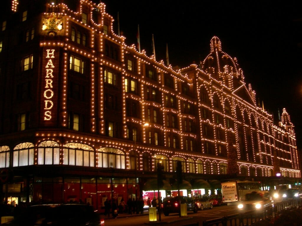 Harrod's exterior covered in lights at Christmas