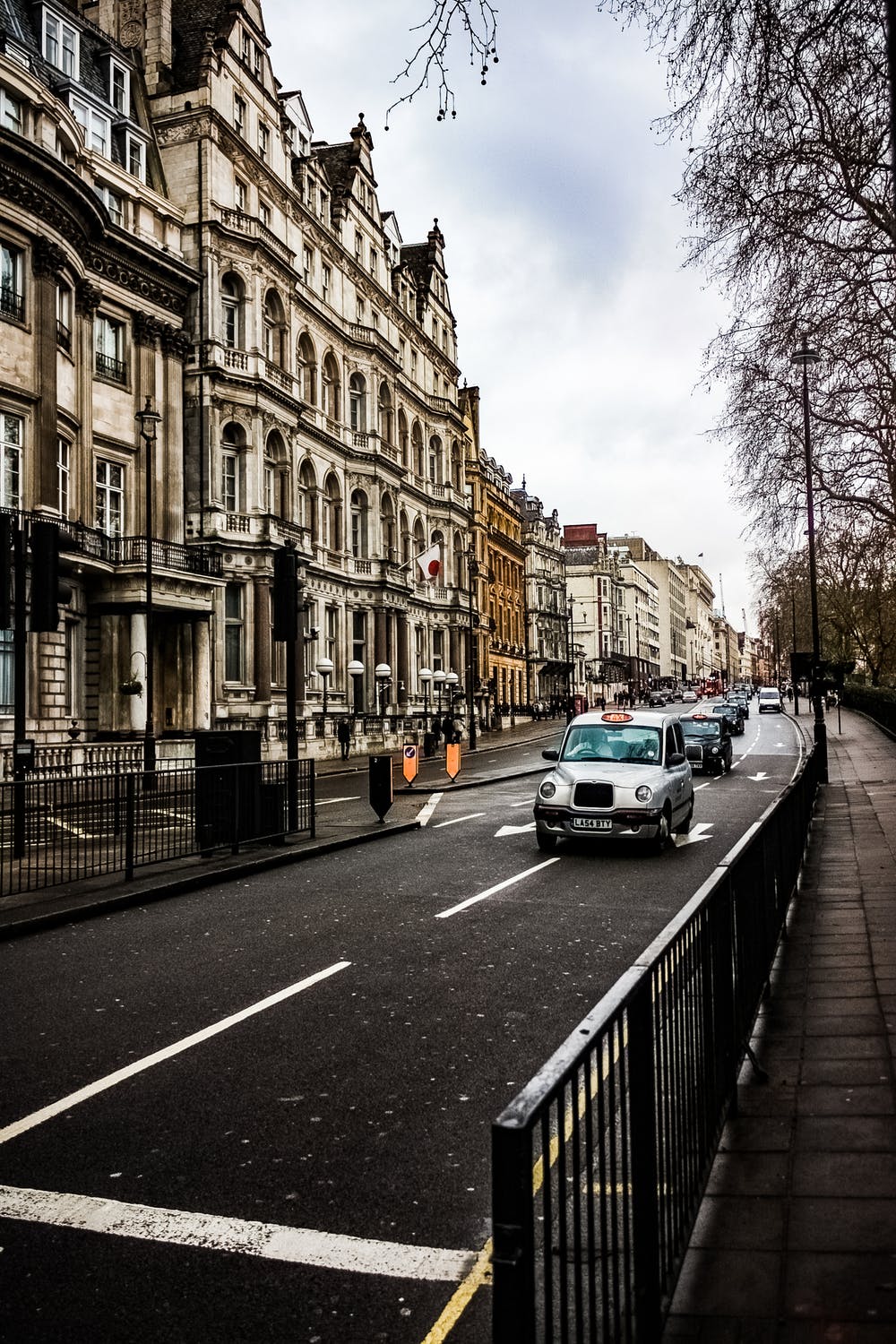 can a tourist drive in uk