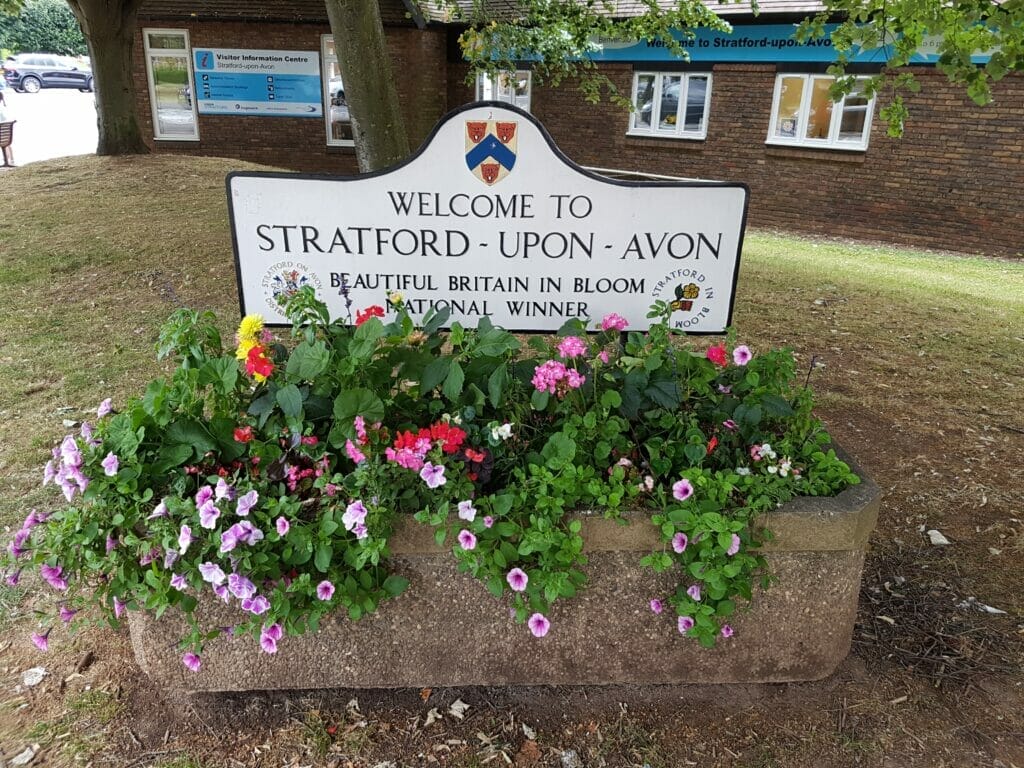 travel directions from london to stratford upon avon
