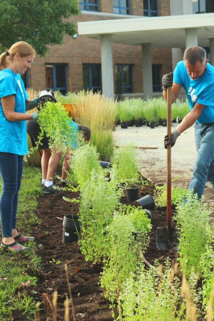 people gardening