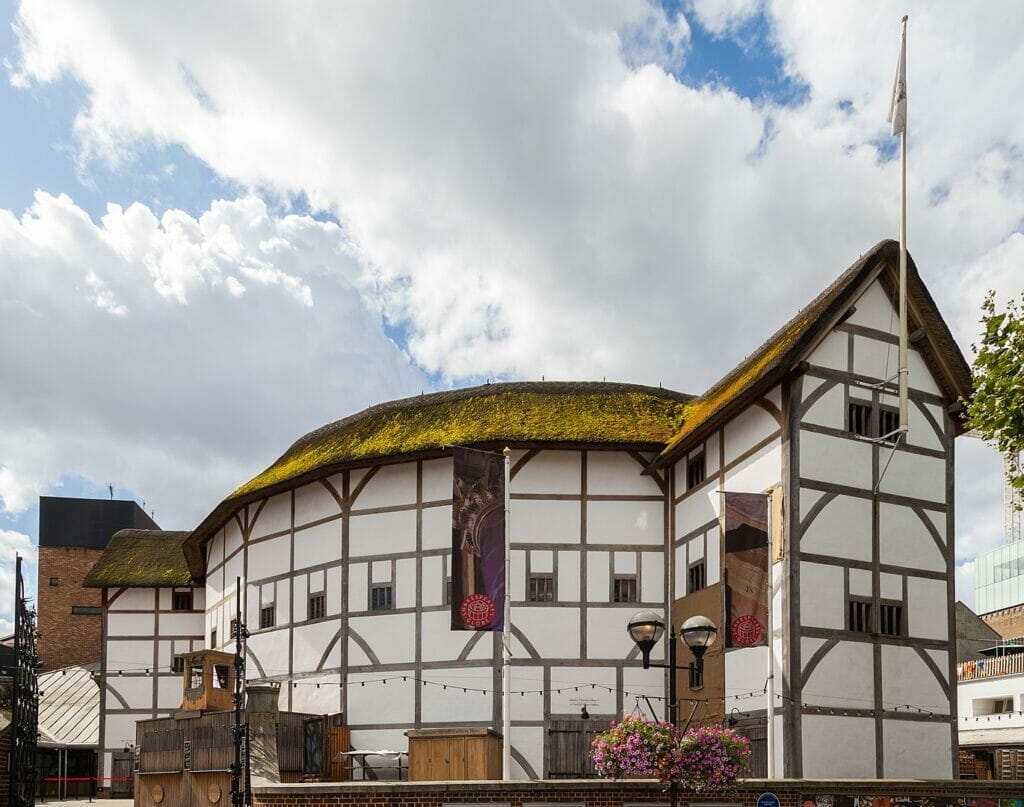 shakespeares globe exterior