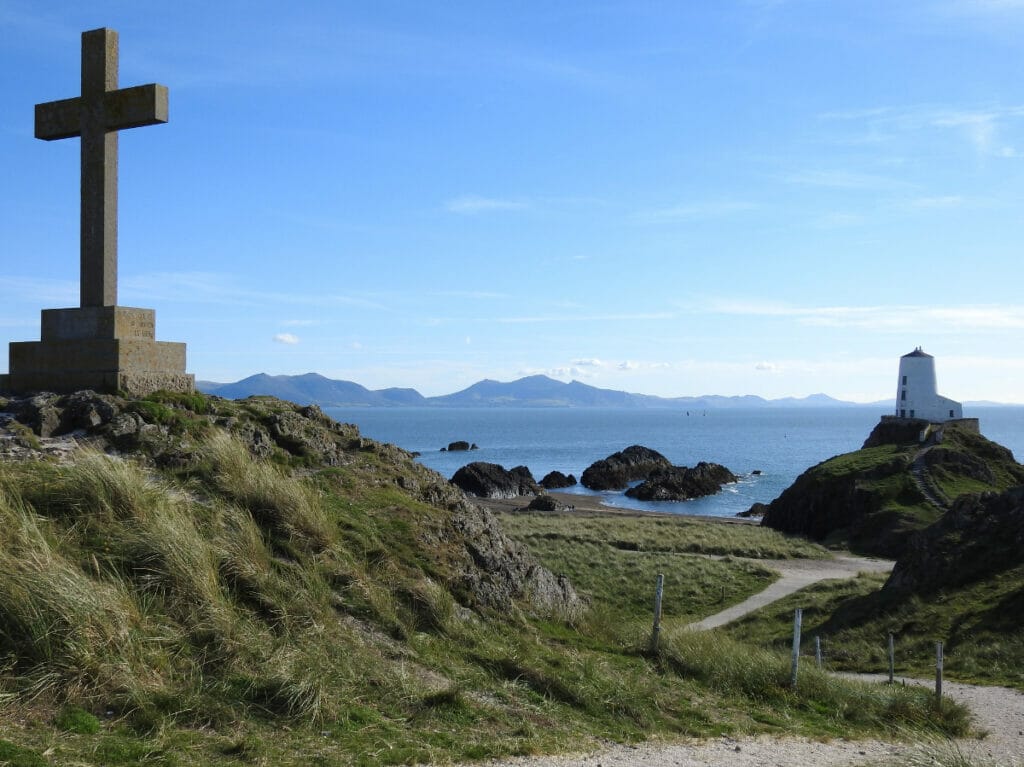 Llanddwyn path