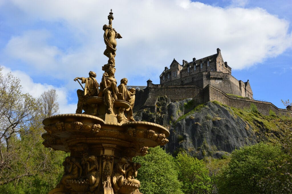 walking tour of edinburgh