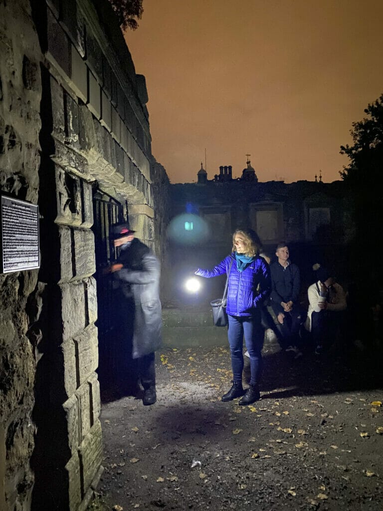 walking tour of edinburgh