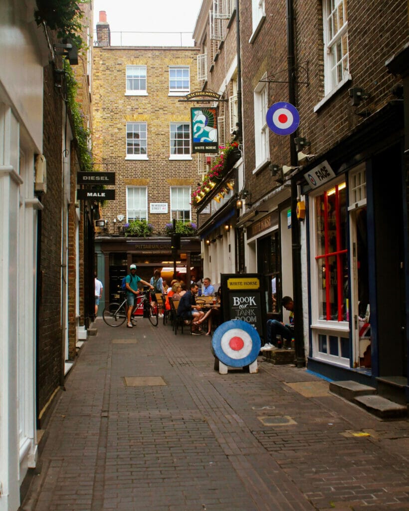 pub tour of london