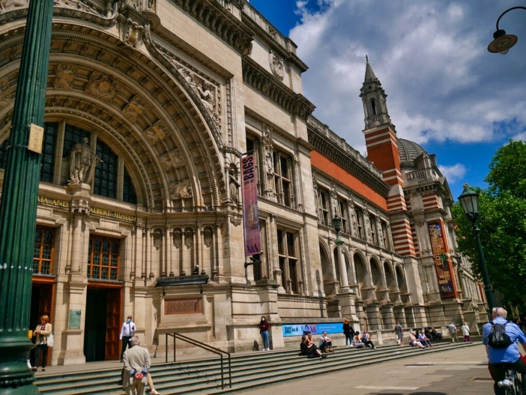 tour of victoria and albert museum