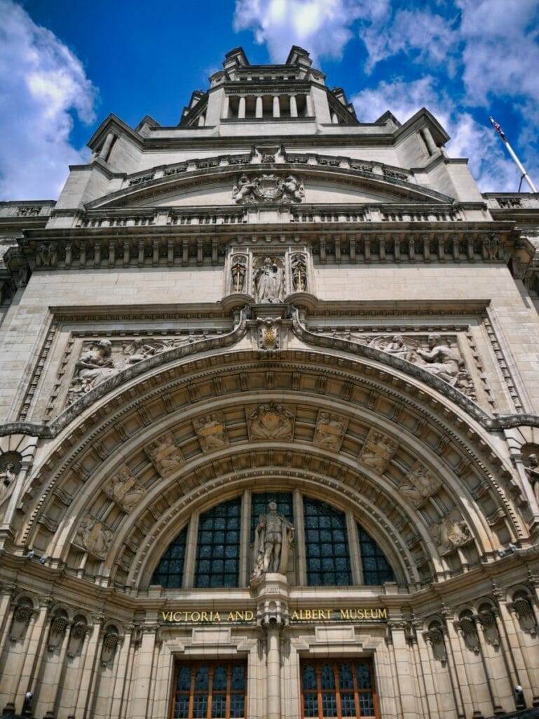 tour of victoria and albert museum